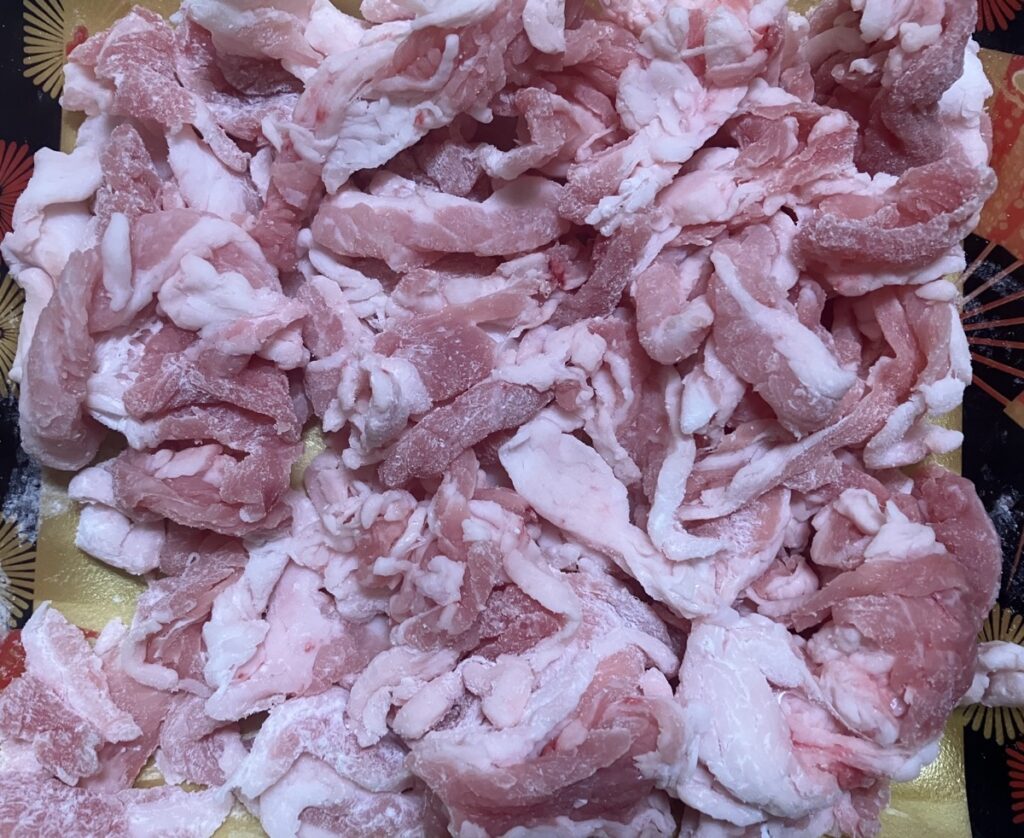 片栗粉をまぶした豚こま肉の画像