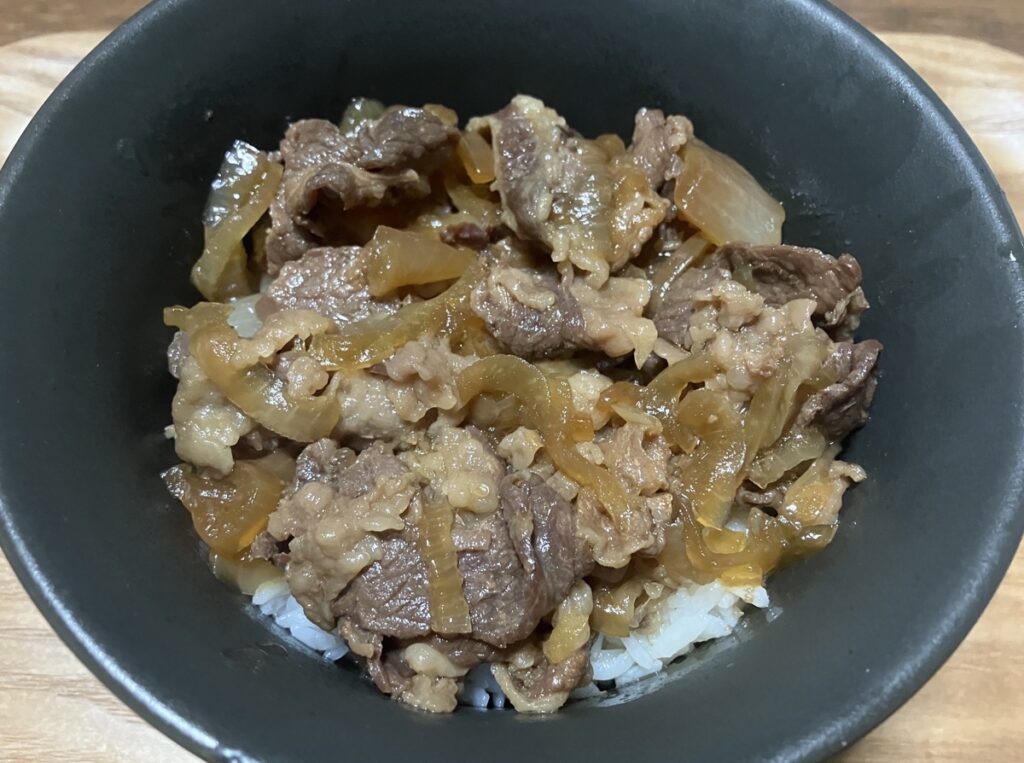 出来上がった牛丼の画像