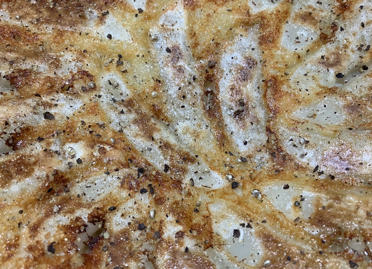 バッラリーニのパヴィアフライパンで冷凍餃子のチーズ焼きの画像