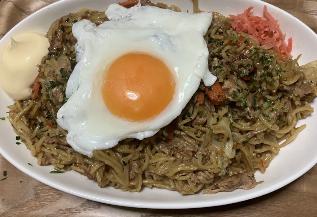 出来上がった焼きそばの画像