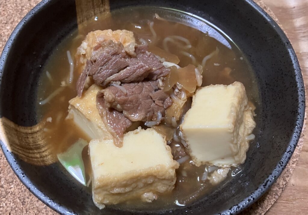 出来上がった肉豆腐の画像